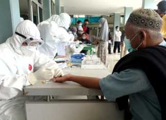 jamaah masjid serpong jalani rapid test. (foto/eka)