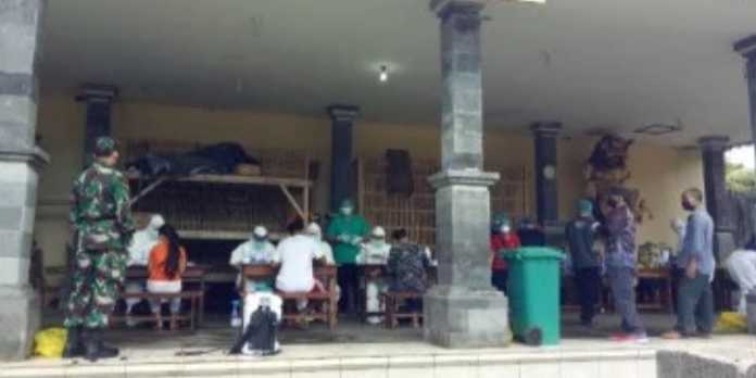 Pemerikasaan Rapid Test dari China di Bali. (Foto/Vivanews)