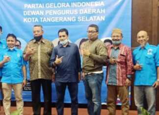 Calon Walikota Tangsel DRS. H. Benyamin Davnie di Tengah Pengurus Partai Gelora Indonesia DPD Tangsel.(Foto/Jkw)