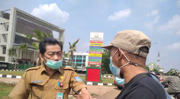 Kadispora Tangsel Etol Wiwi Martawijaya usai hadiri pemanggilan Kejari Tangsel