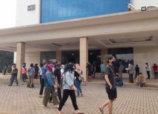 Suasana vaksinasi 18+ di Kampus Unpam