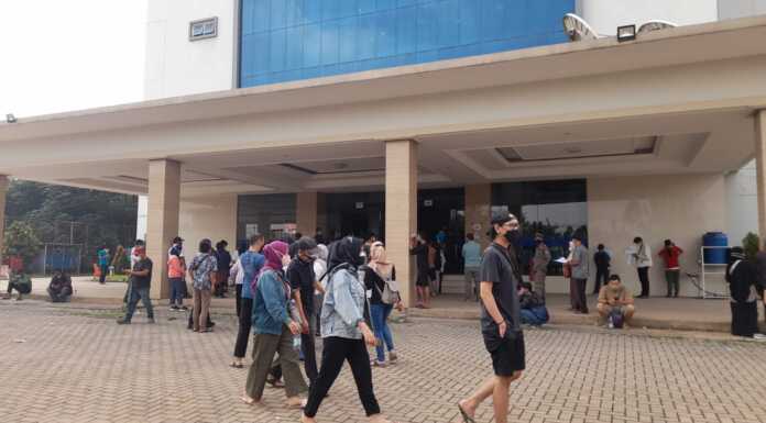 Suasana vaksinasi 18+ di Kampus Unpam