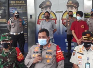 Polisi saat melakukan konferensi pers di Mapolres Tangerang Selatan.