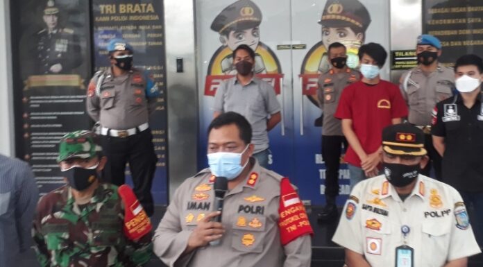 Polisi saat melakukan konferensi pers di Mapolres Tangerang Selatan.