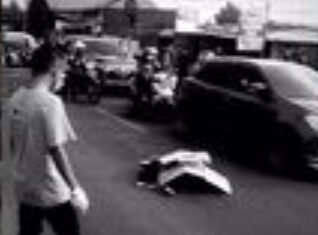 Kecelakaan pemotor vs bisway. Foto : Istimewa.