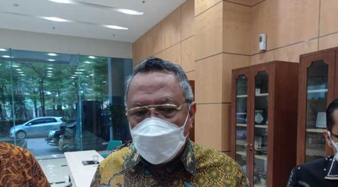 Wali Kota Tangerang Selatan, Benyamin Davnie.