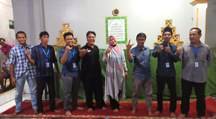 Sebar Sembako dan Siarkan Langsung Pemaparan Visi Calon, Panpel Ketua RT08 Pondok Jagung Buat Terobosan